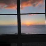 Penthouse Sunrise Blue Ocean View شقة *